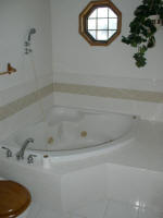 Upstairs Addition 8 - Master Bath Jacuzzi tub.JPG (60468 bytes)